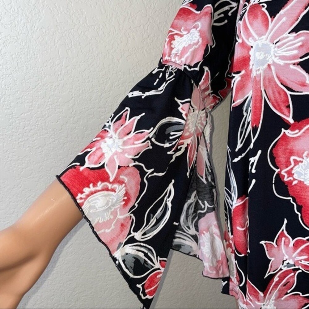 - NAIF brand off shoulder floral print black and pink flowy blouse SZ L - Picture 8 of 12